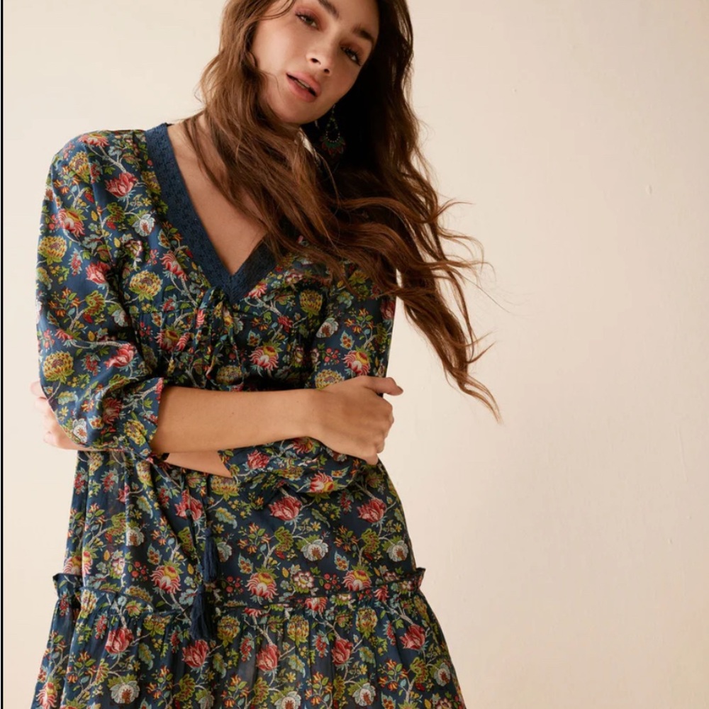 Bohera Floral V-Neck Homecoming Mini Dress Size S